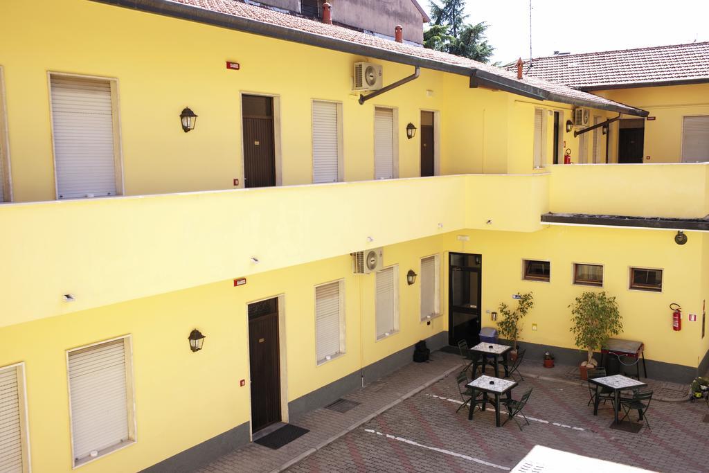 Hotel Al Corso Legnano Exterior photo